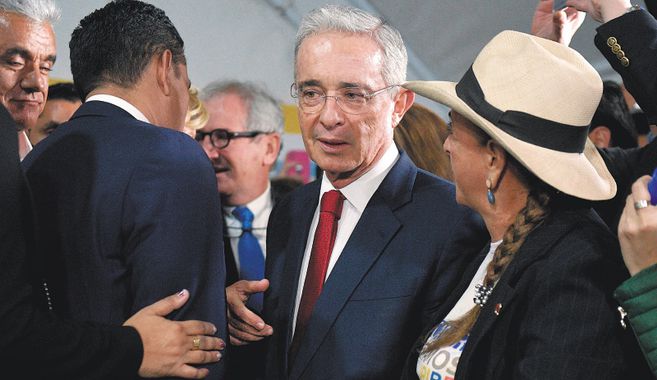 Álvaro Uribe y amigos